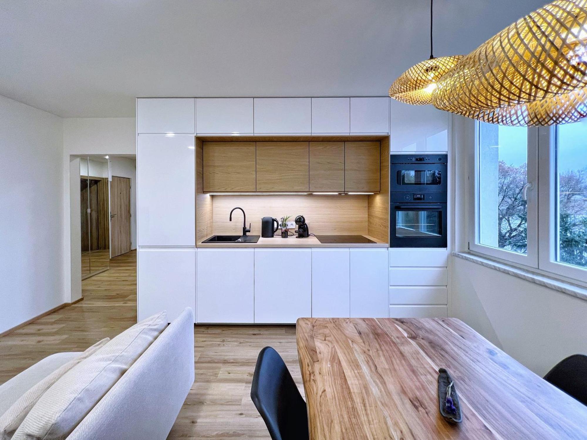 Jana's Wow Apt, 3 Room, Free Parking, 15'airpt, 25'city Appartamento Praga