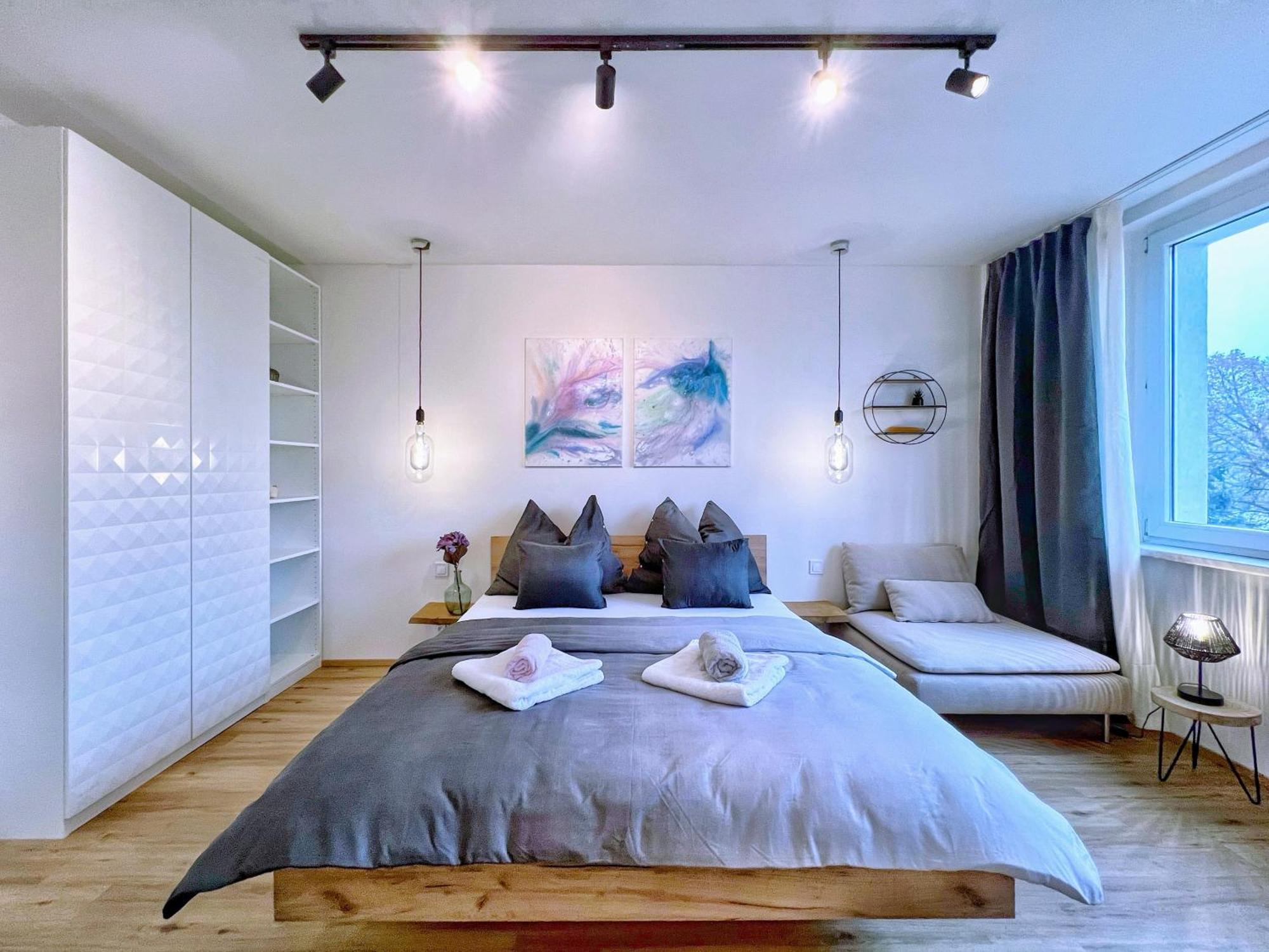 Jana's Wow Apt, 3 Room, Free Parking, 15'airpt, 25'city Appartamento Praga
